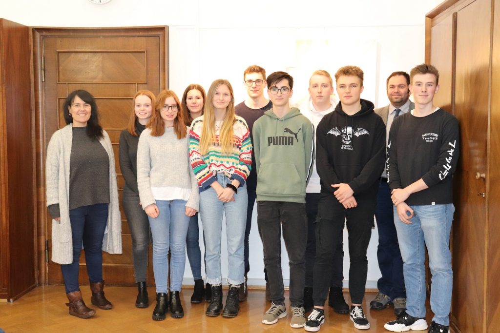 Gymnasium Wendalinum „Wir haben den Pokal!“ oder besser „Wir haben die Pokale!“ St. Wendeler