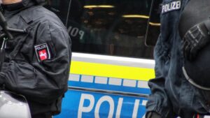 Nach Schlägerei auf dem Schlossplatz – Polizei sucht Täter