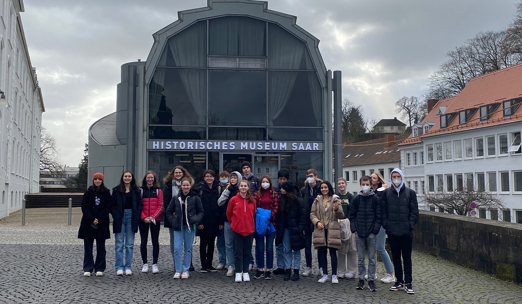 Die Klasse 10c des Gymnasiums Wendalinum zu Besuch im Historischen Musem Saar (Foto: A. Besch)