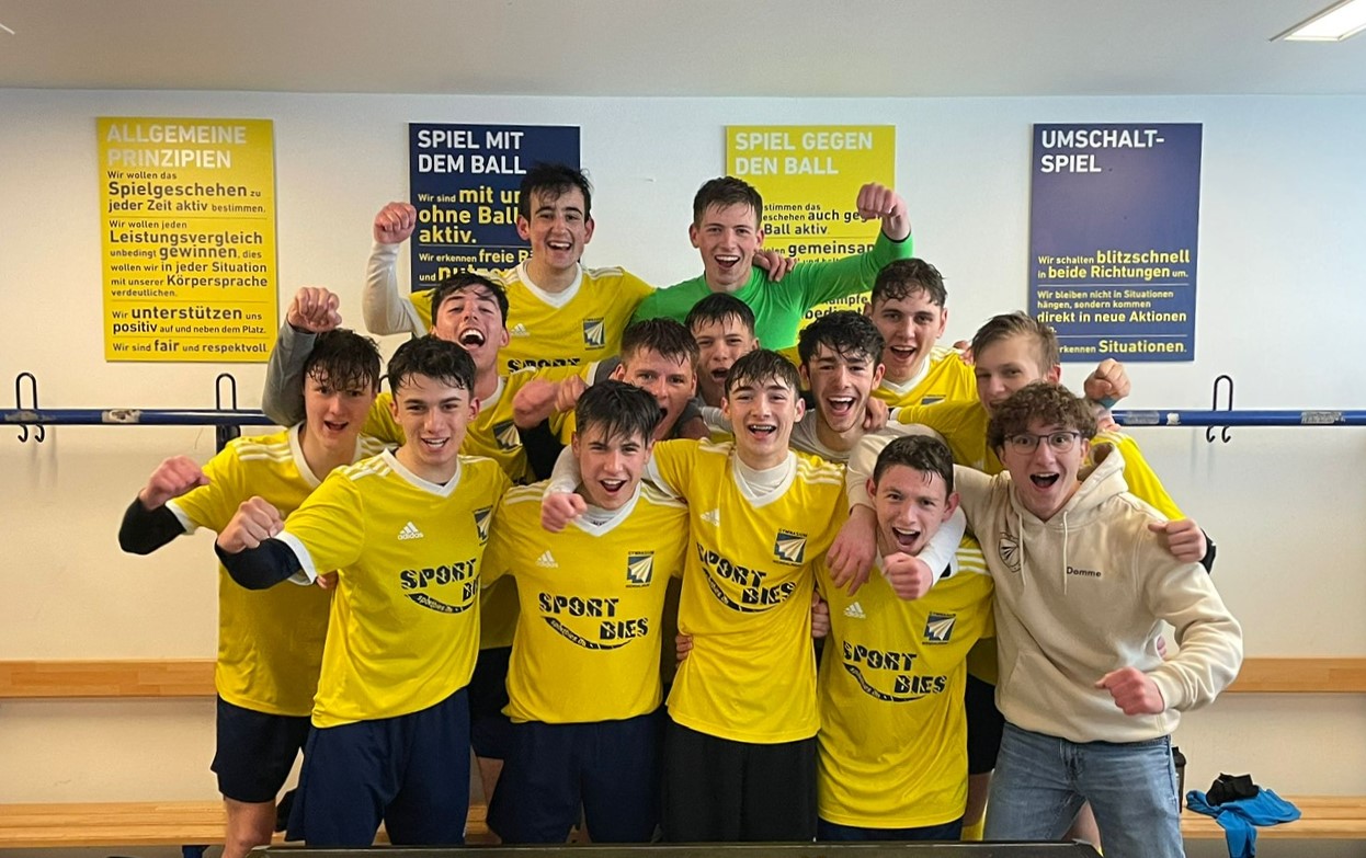 Die Wendalinum-Fußballer freuen sich über den Titel "Saarlandmeister" (Foto: A. Besch)