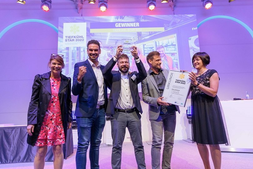 Mitarbeitende des GLOBUS Teams auf der Bühne bei der Preisverleihung des Tiefkühl-Star 2022