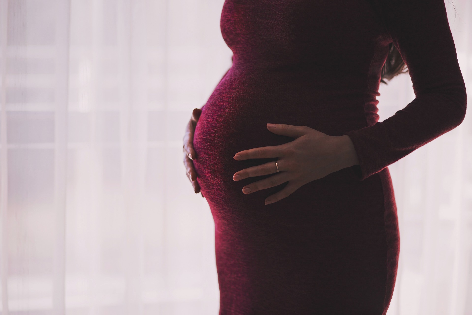 "An der Form das Bauches kann man das Geschlecht des Babys erkennen", diese und weitere Mythen kursieren um das Thema Schwangerschaft. Ist was dran?