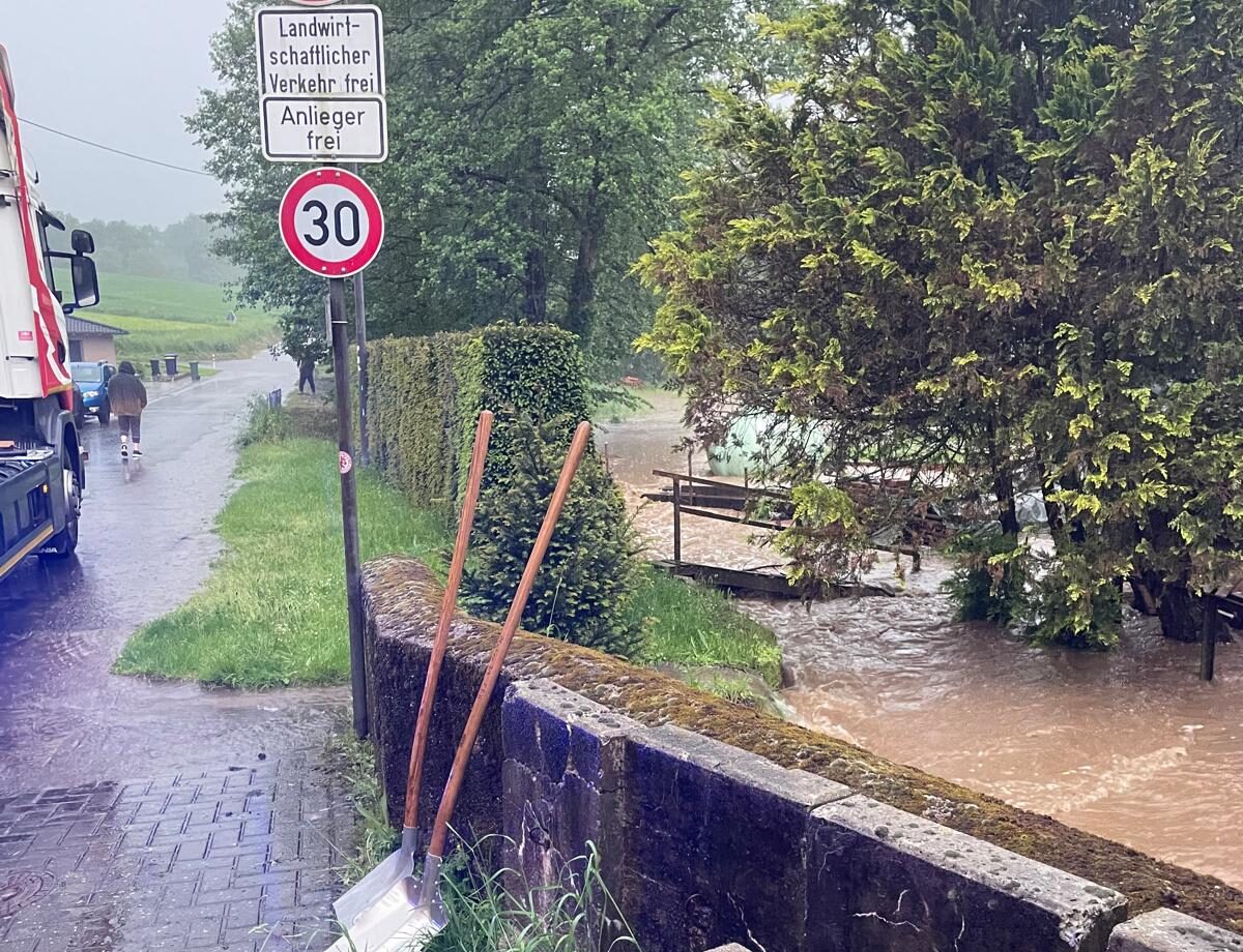 Extremer Dauerregen in St. Wendel: Einsatzkräfte kämpfen gegen Wassermassen