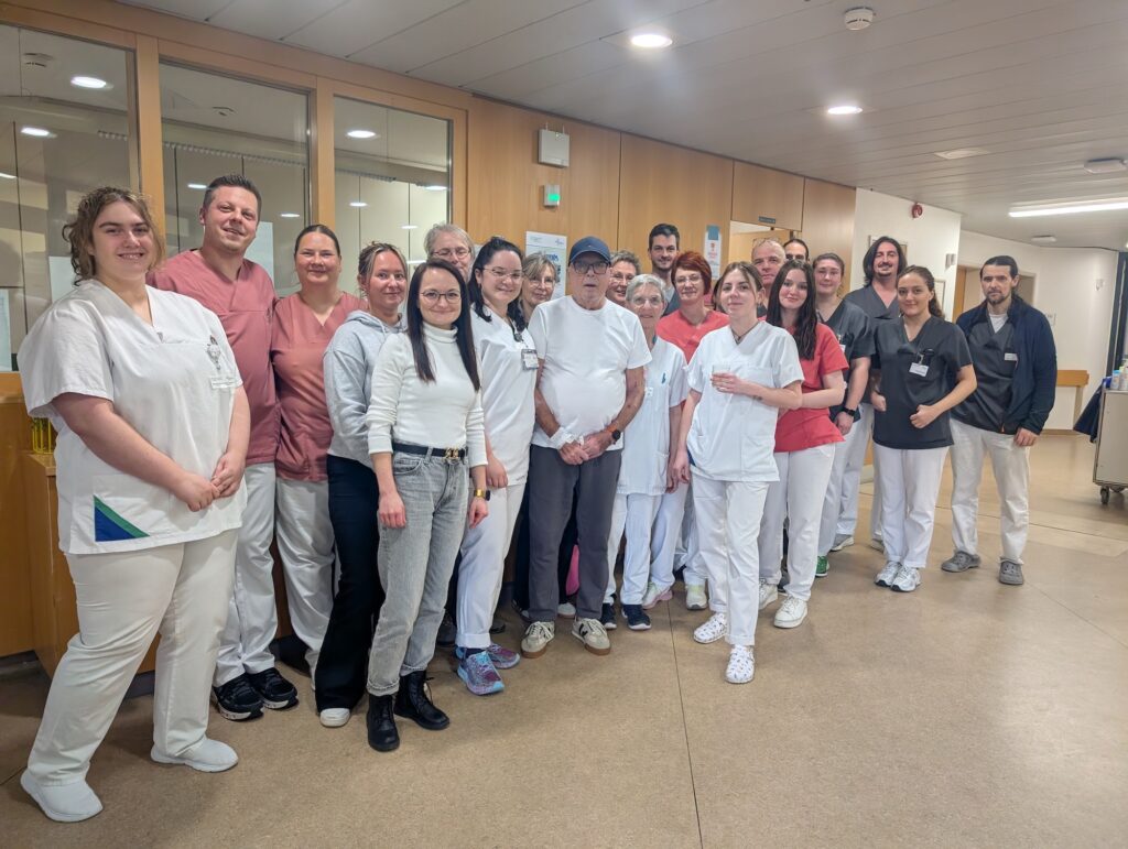 76-Jähriger dankt Klinikteam: 50 Infusionen lindern seltene Muskelkrankheit