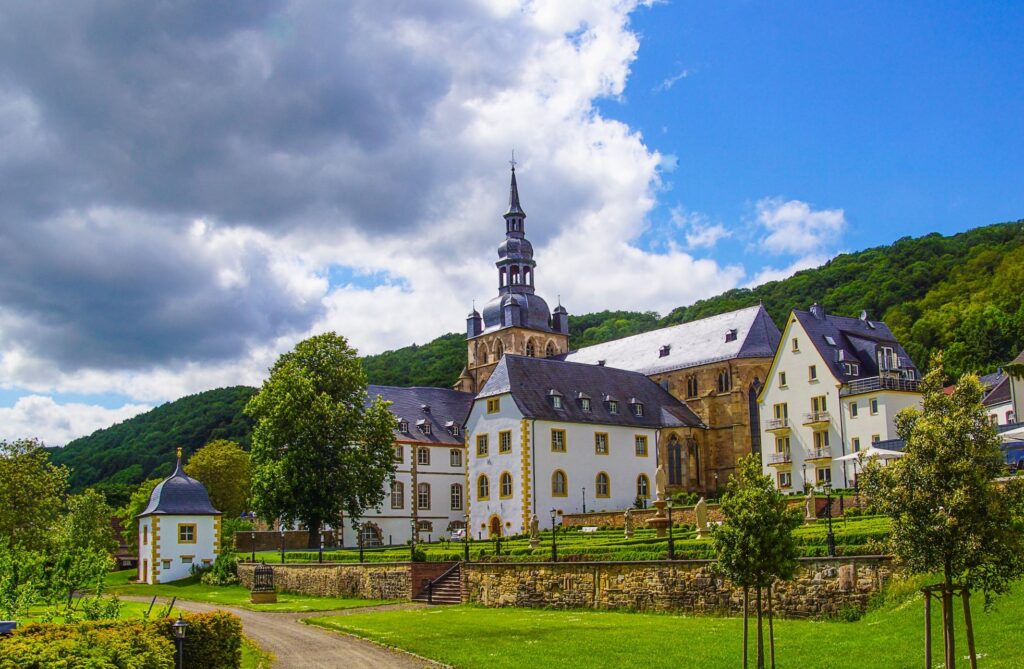 Benediktinerabtei Tholey bietet Kunst- und Geschichtsführungen an Wochenenden an