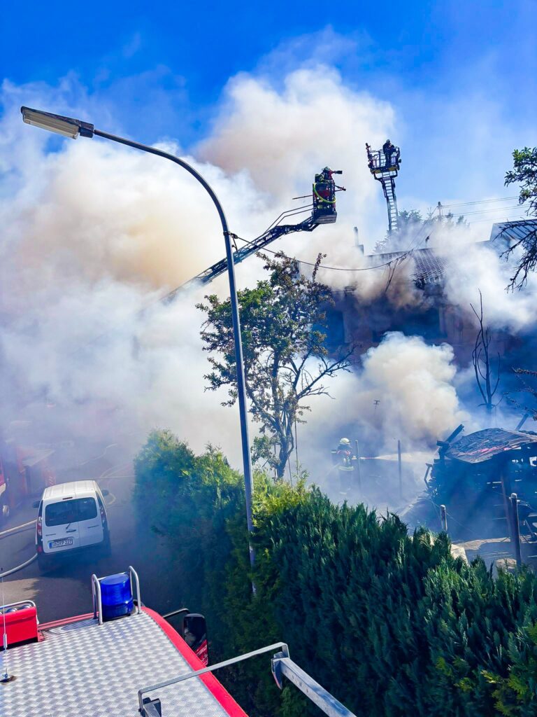 Spendenaktion nach Großbrand in Winterbach gestartet – Großbrand trifft zwei Familien schwer