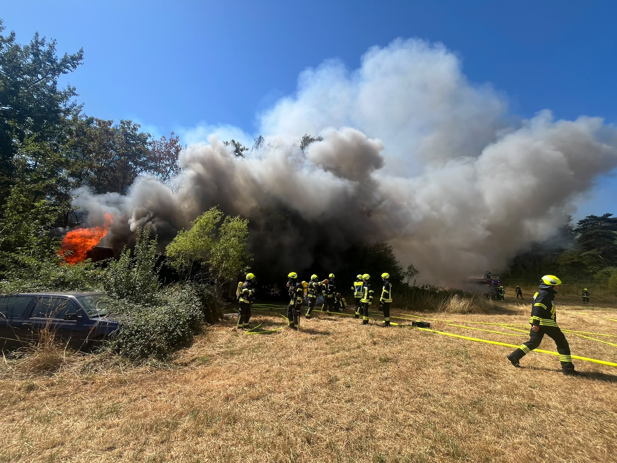 Hütten- und Vegetationsbrand an Weiheranlage in Haupersweiler