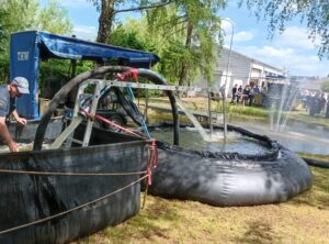 THW-Ortsverband Theley pumpt am Bostalsee 96.000 Liter Wasser in Faltbehälter