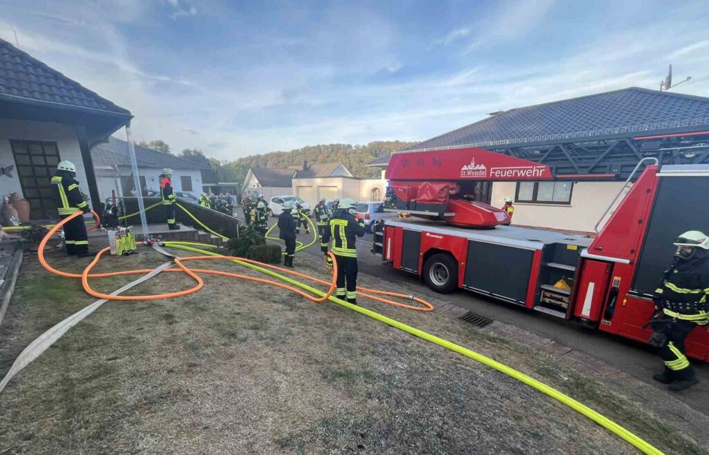 Feuerwehr rettet Ehepaar aus brennendem Wohnhaus in Bergweiler