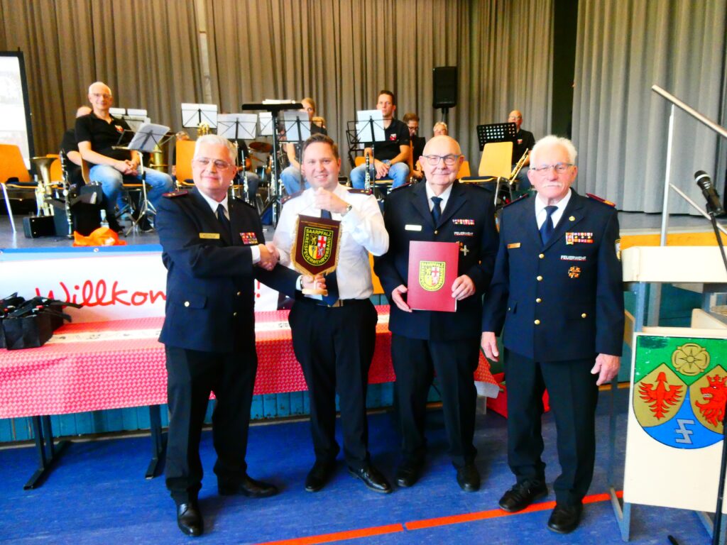 Hermann Horras gehört seit 70 Jahren der Feuerwehr an – Seniorentag lockte zahlreiche Ehrengäste nach Urexweiler